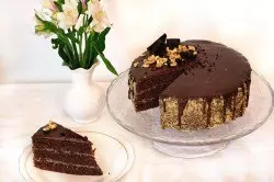 Orechovo-čokoládová torta